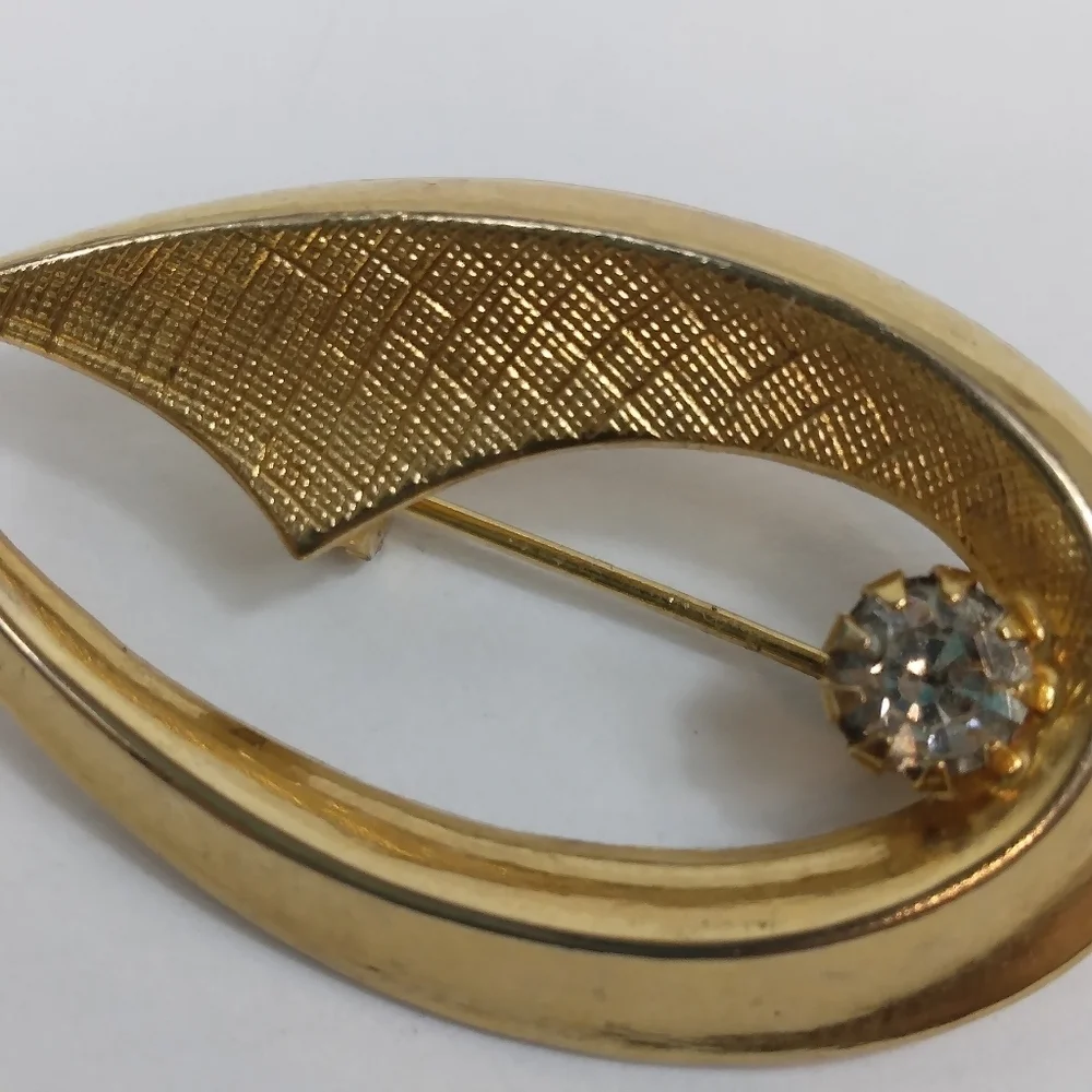 Vintage Prong Set Rhinestone Pin Gold Plated Metal Mid Century Modern